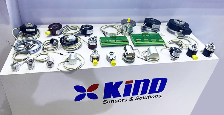 編碼器展區(qū)一角，從最小的22mm 到165mm外徑可選